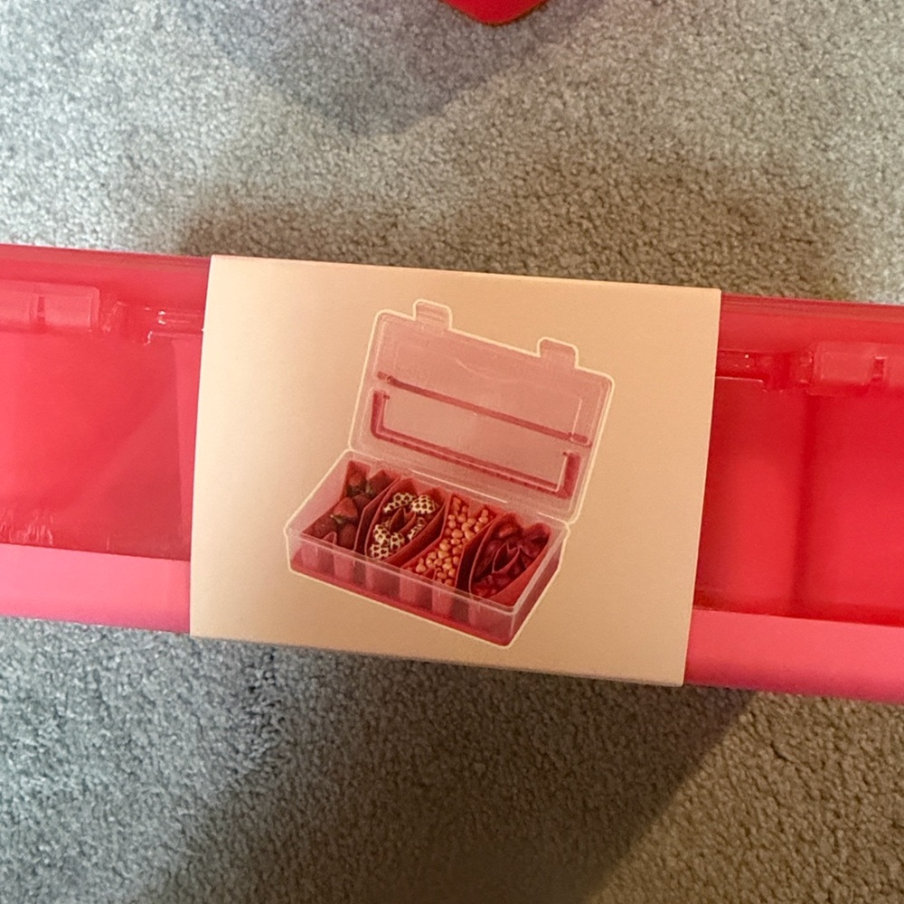 CWC Pink Snack Box - xoxo - Picture 3 of 3